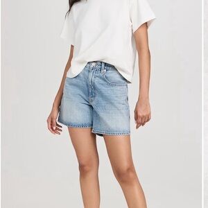 Silverlake square classic white tee 
Size M 
Boxy Fit